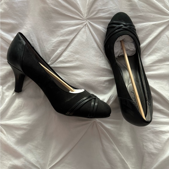 NEW Lifestride pumps - never worn - Picture 2 of 2